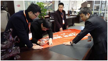 萬里行旗幟上簽字確認