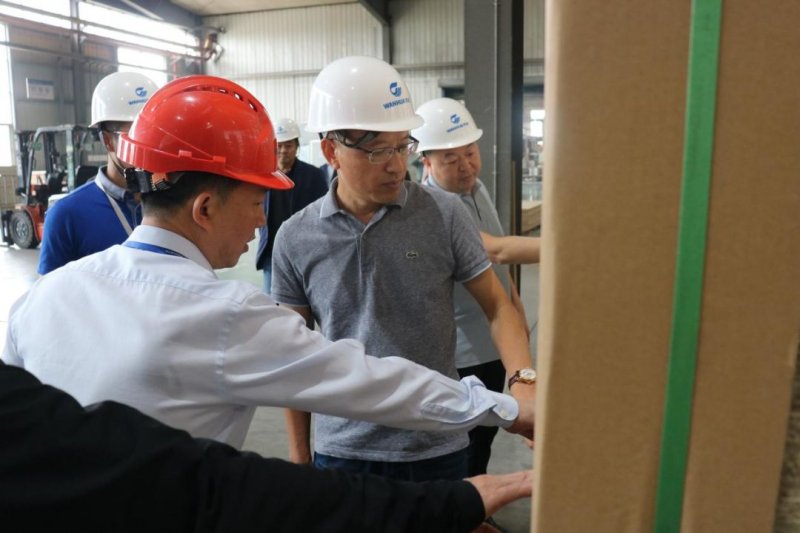 迪歐家具集團(tuán)有限公司董事長(zhǎng)黃壽金一行 迪歐家具集團(tuán)有限公司董事長(zhǎng)黃壽金一行