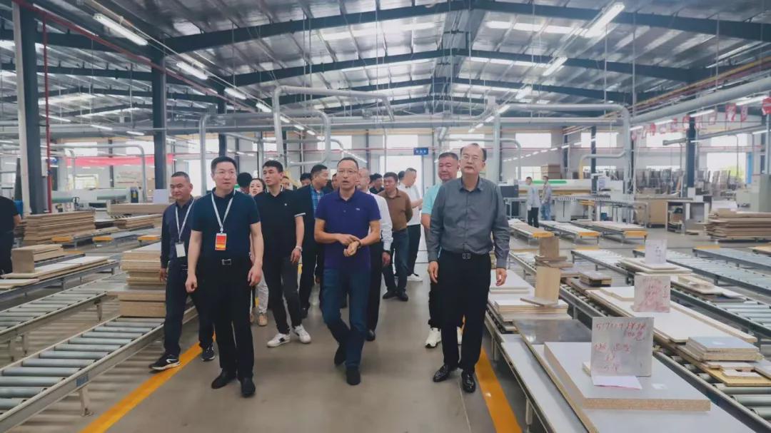 迪歐家具集團(tuán)有限公司董事長黃壽金受聘東寶招商大使 迪歐家具集團(tuán)有限公司董事長黃壽金受聘東寶招商大使