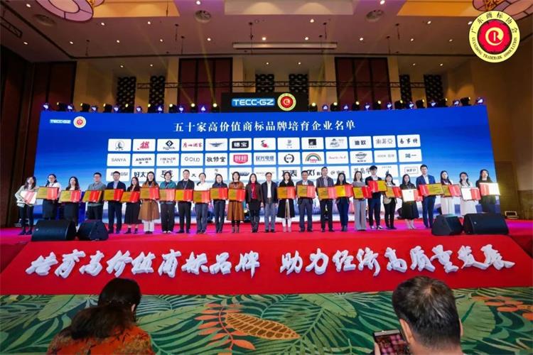 年度品牌影響力企業!迪歐家具集團攬獲多項重磅大獎!